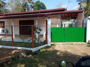 Hikkaduwa Dami Holiday Home